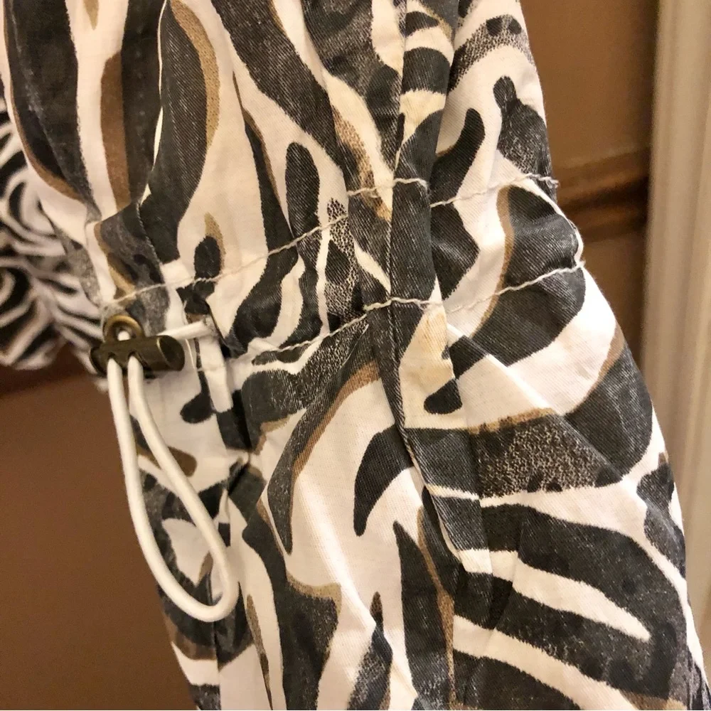 Chico’s Full Zip Funnel Neck Animal Print Zebra‎ Jacket White Black Size 2